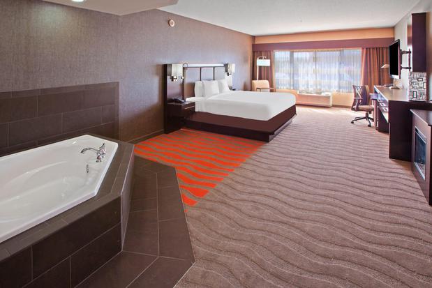 Images Holiday Inn Express & Suites Columbus Edinburgh, an IHG Hotel