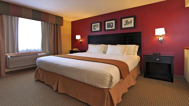 Images Holiday Inn Express & Suites Defiance, an IHG Hotel