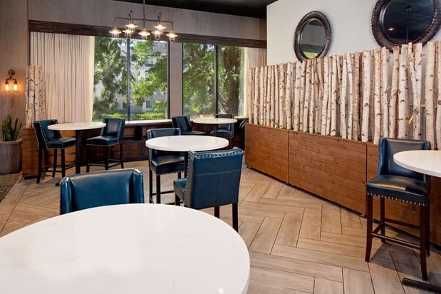 Images Hotel Zessa Orange County Airport, a DoubleTree by Hilton