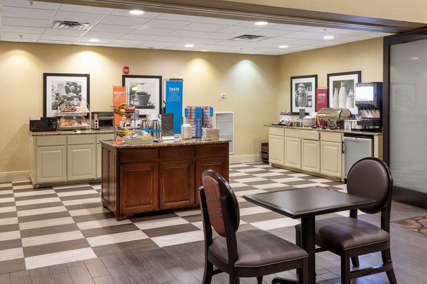 Images Hampton Inn & Suites Baton Rouge - I-10 East