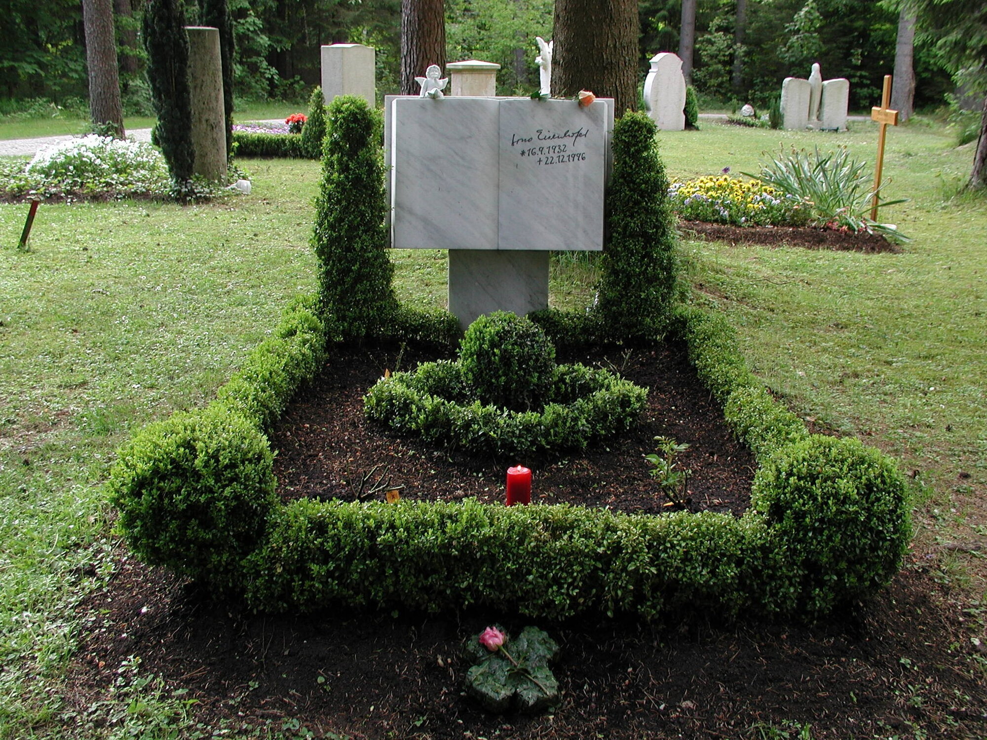 Ludwig Schneider - Denkmale und Steinbau AG - Steinmetz & Grabsteine München, Unterhachinger Straße 15 in München