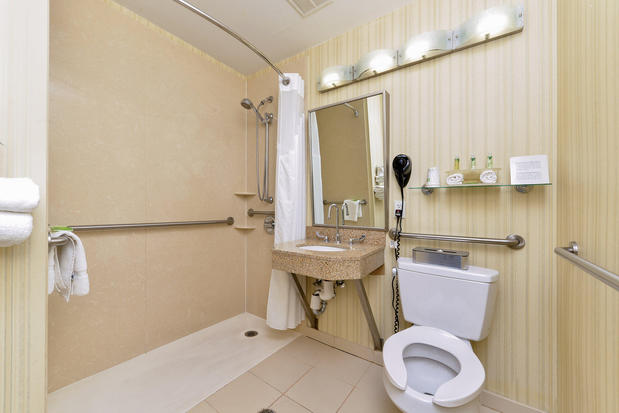 Images Holiday Inn Express LaGuardia Arpt by IHG