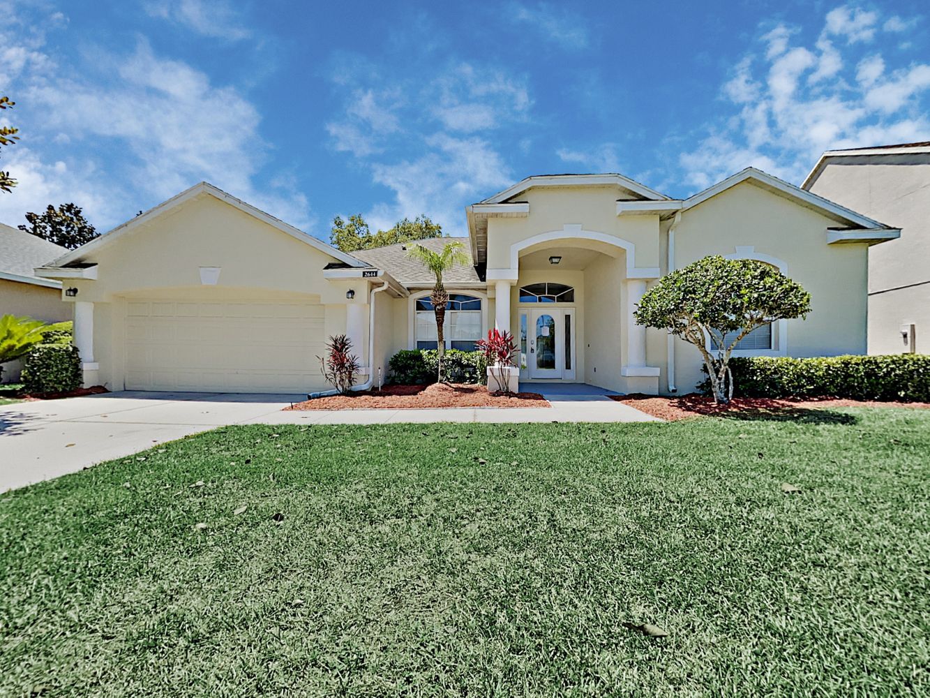 Charming home with a garage at Invitation Homes Orlando.