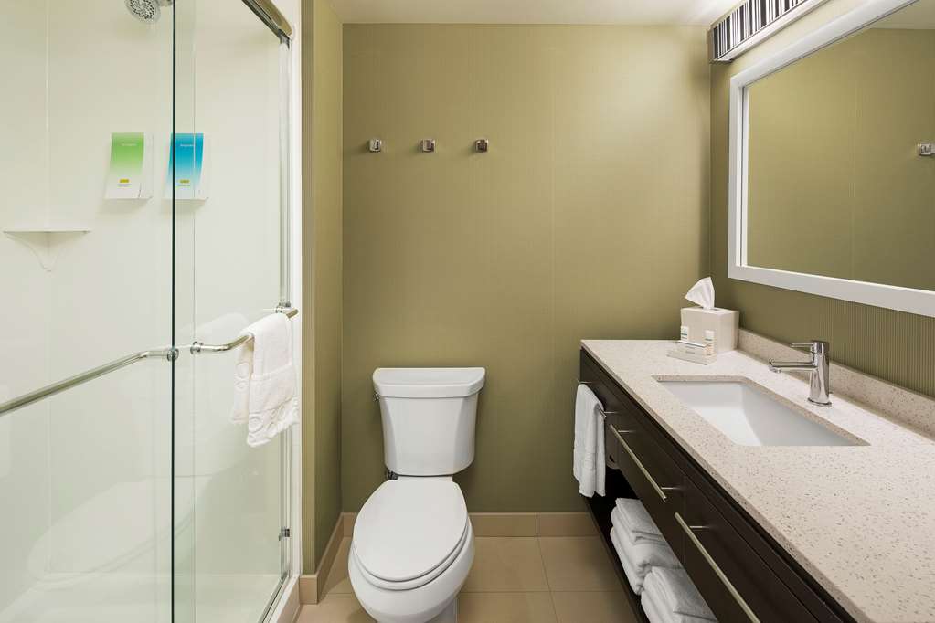 Guest room bath