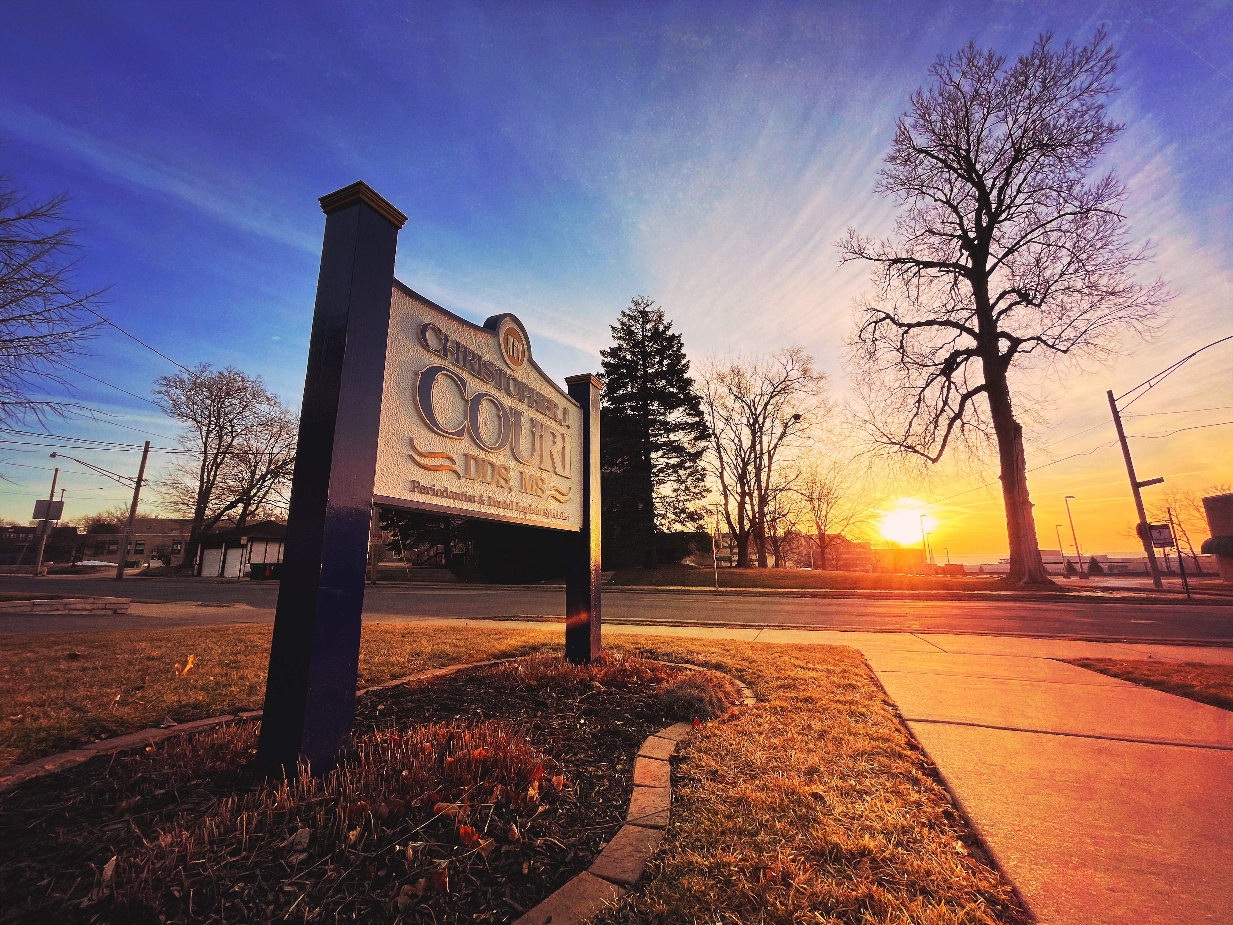 Christopher J. Couri, DDS, MS is one of the leading periodontal practices in the Peoria, IL area. Dr. Couri’s patient focused practice is centered on prevention and treatment delivered with the latest technology.
Our periodontal practice offers the following state-of-the-art techniques, including digital and 3D imaging, laser periodontal therapy, gum disease treatment, scaling and root planing, periodontal plastic surgery, dental implants, LANAP and the pinhole technique.
The office is located in a beautifully maintained Victorian house located at the top of Main Street hill in Peoria, IL, visit us today!