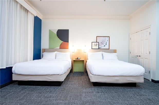 Images Spark by Hilton Lafayette South