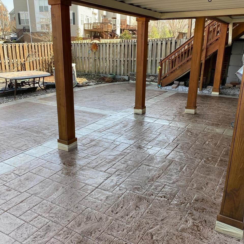 Get the right look for your refinished concrete patio! This Sandy, UT, patio is high on style thanks to our Ashlar Slate Stamped Concrete finish.