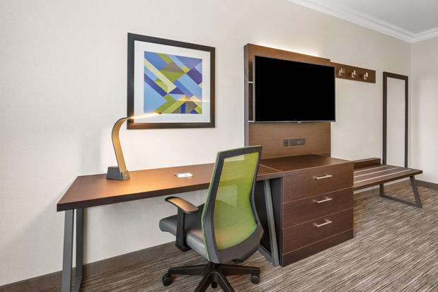 Images Holiday Inn Express & Suites Klamath Falls Central, an IHG Hotel