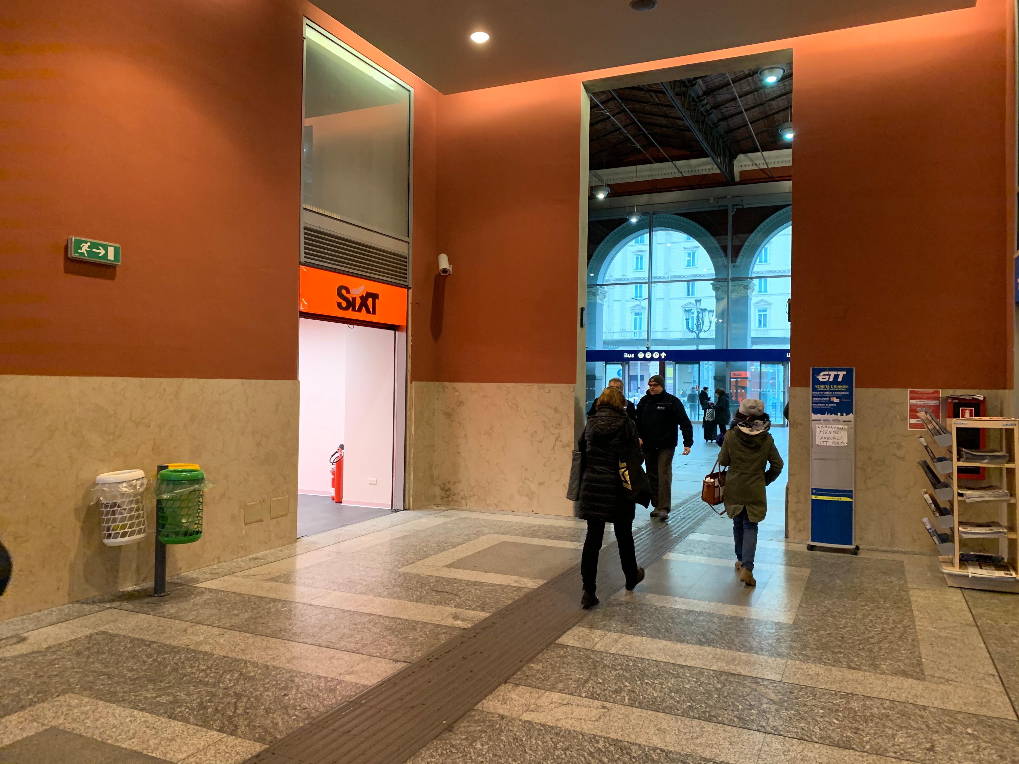 Fotos - Sixt Noleggio Auto e Noleggio Furgoni Torino Stazione Porta Nuova - 4