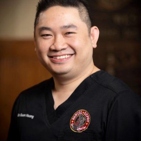 Dr. Quan Hoang is a graduate of the University of Southern California’s Herman Oslow School of Dentistry. It was Dr. Hoang’s older sister who introduced him to the dentistry profession.