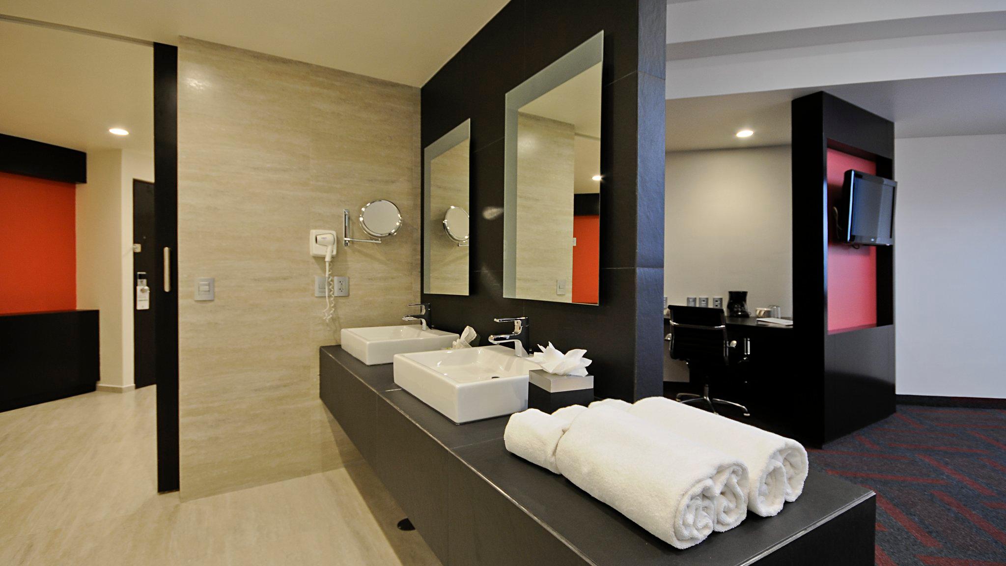 Images Holiday Inn Mexico Dali Airport by IHG