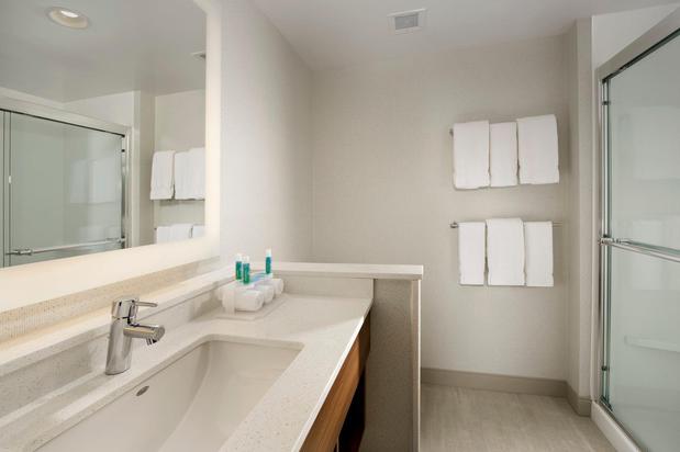 Images Holiday Inn Express & Suites San Antonio North - Windcrest by IHG