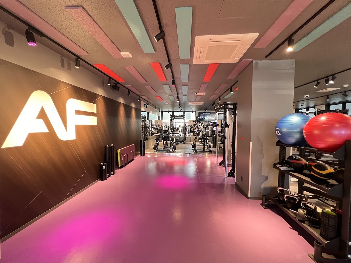 Images エニタイムフィットネス 鹿児島中央店