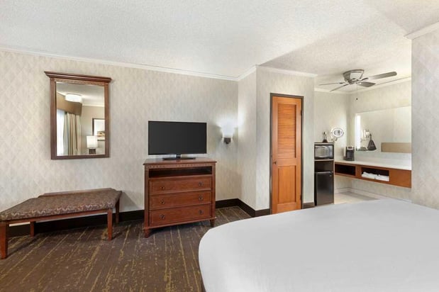 Images Best Western Plus Black Oak