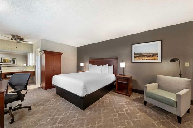 Images Best Western Plus Black Oak