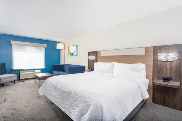 Images Holiday Inn Express & Suites Lancaster by IHG