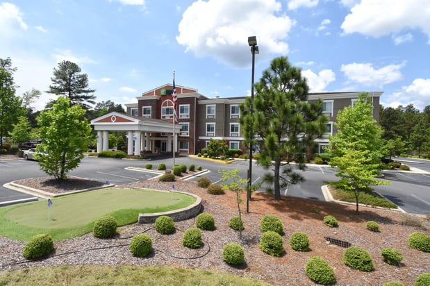 Images Holiday Inn Express & Suites Southern Pines-Pinehurst Area by IHG