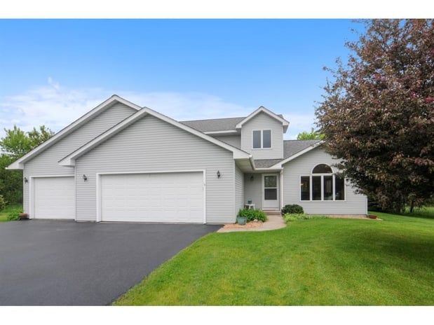 Images Jackie Kumm - Edina Realty - Real Estate Services in the St. Croix Valley