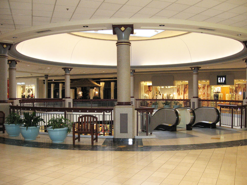 hollister montgomery mall