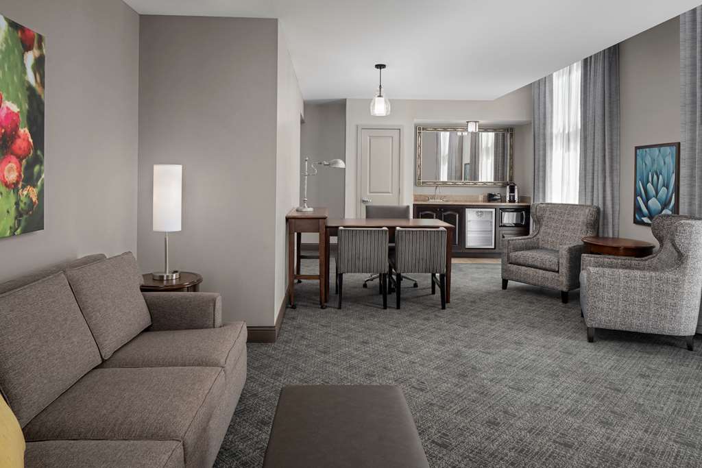 Guest room Embassy Suites by Hilton San Antonio Riverwalk Downtown San Antonio (210)226-9000