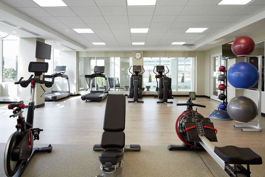 Health club  fitness center  gym DoubleTree by Hilton Montreal Airport Dorval (514)631-4811