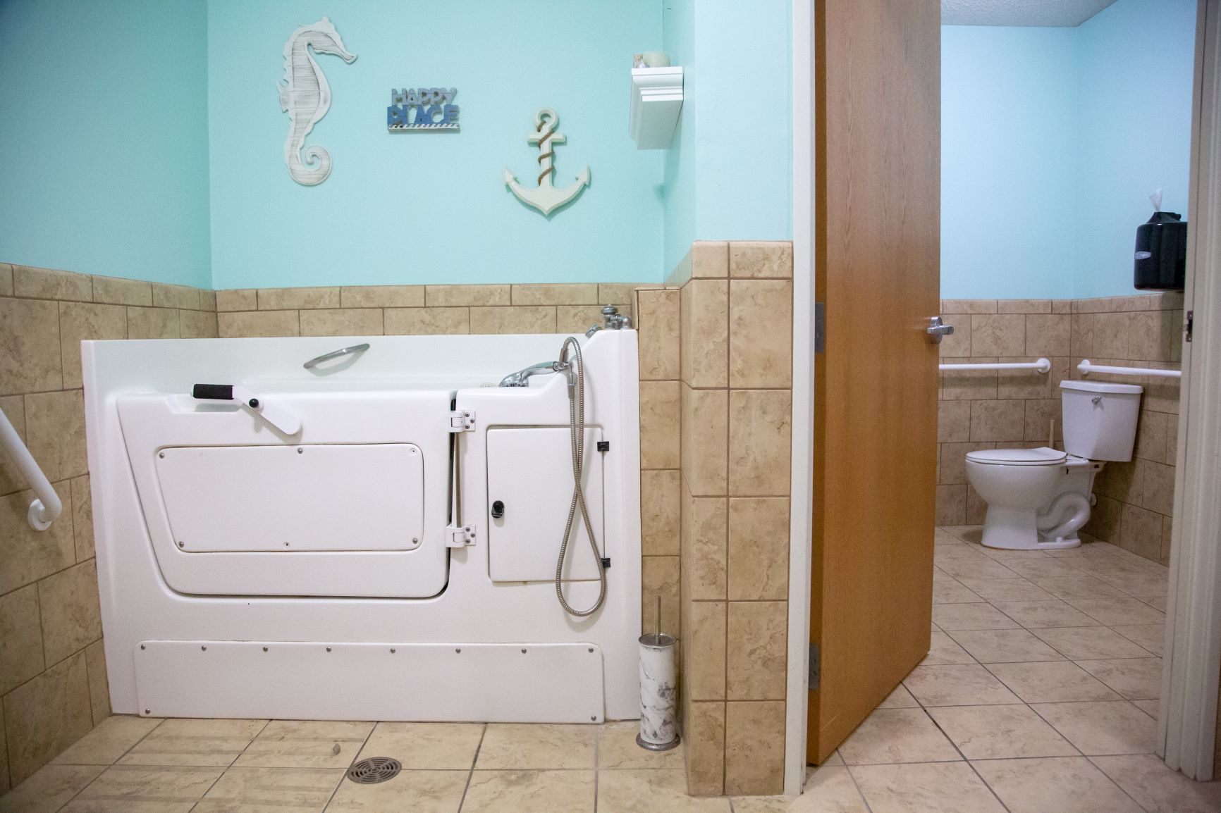 Select Senior Living of Coon Rapid, MN Personalized Bathrom