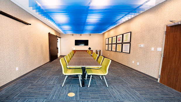 Images Holiday Inn Express & Suites Houston SW - Galleria Area by IHG