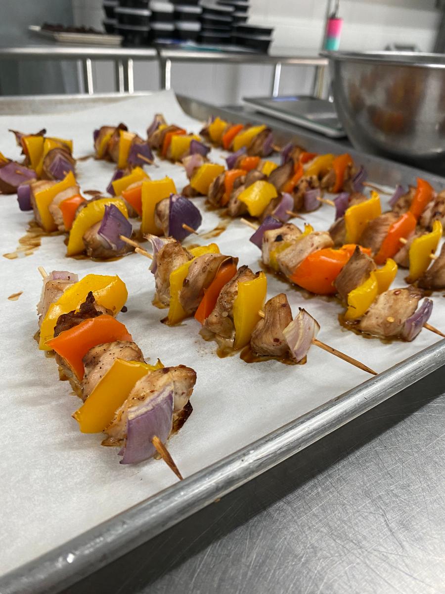 LunaFit Fresh Altamonte Springs and Orlando healthy meal prep and delivery chicken shish kabobs fresh out of the oven.