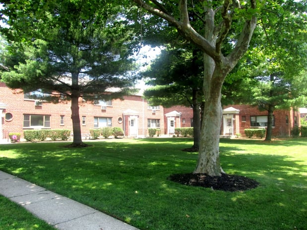 Images Eagle Rock Apartments at Hicksville/Jericho