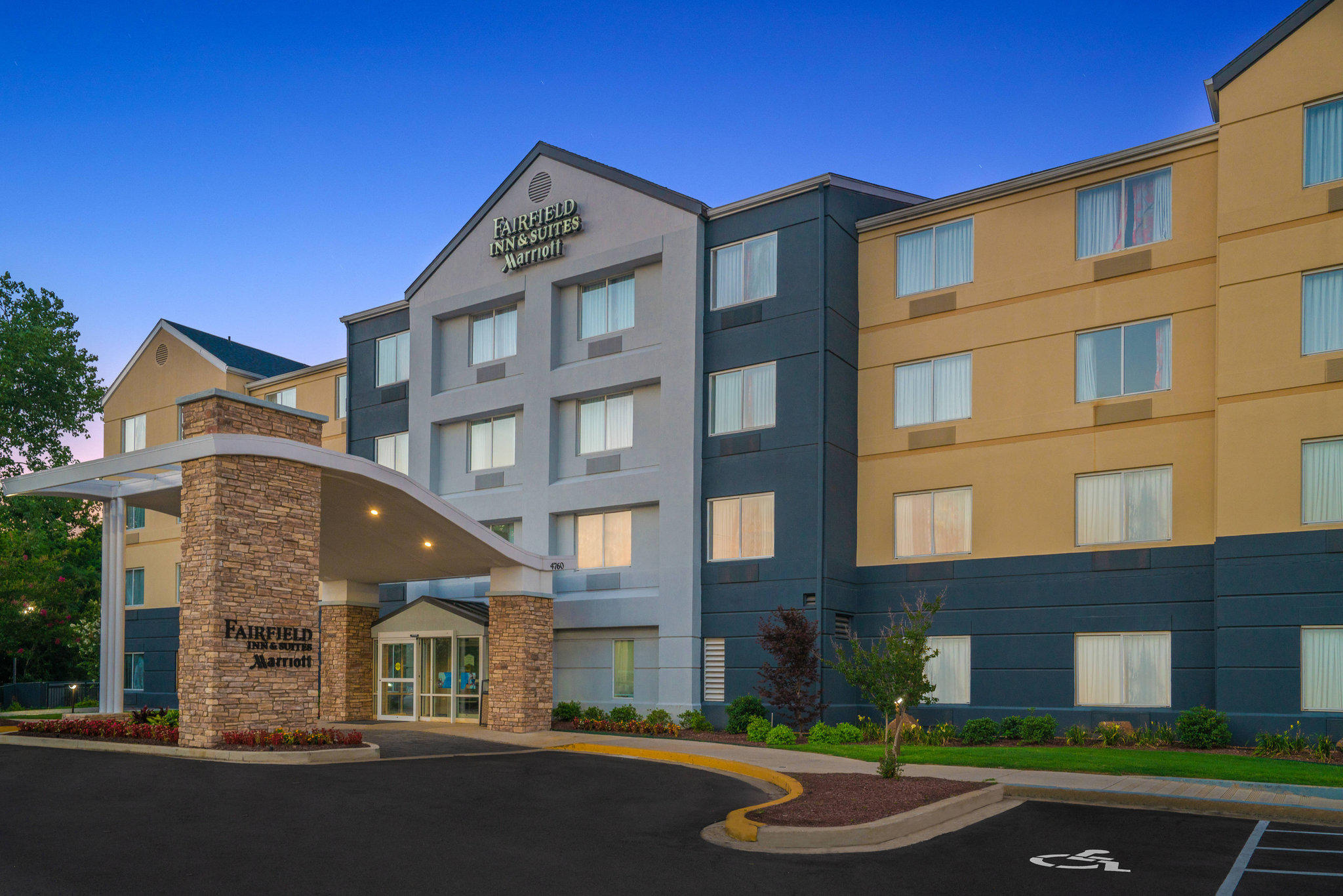 Fairfield Inn And Suites By Marriott Memphis I 240 And Perkins In Memphis Tn Hotels And Motels