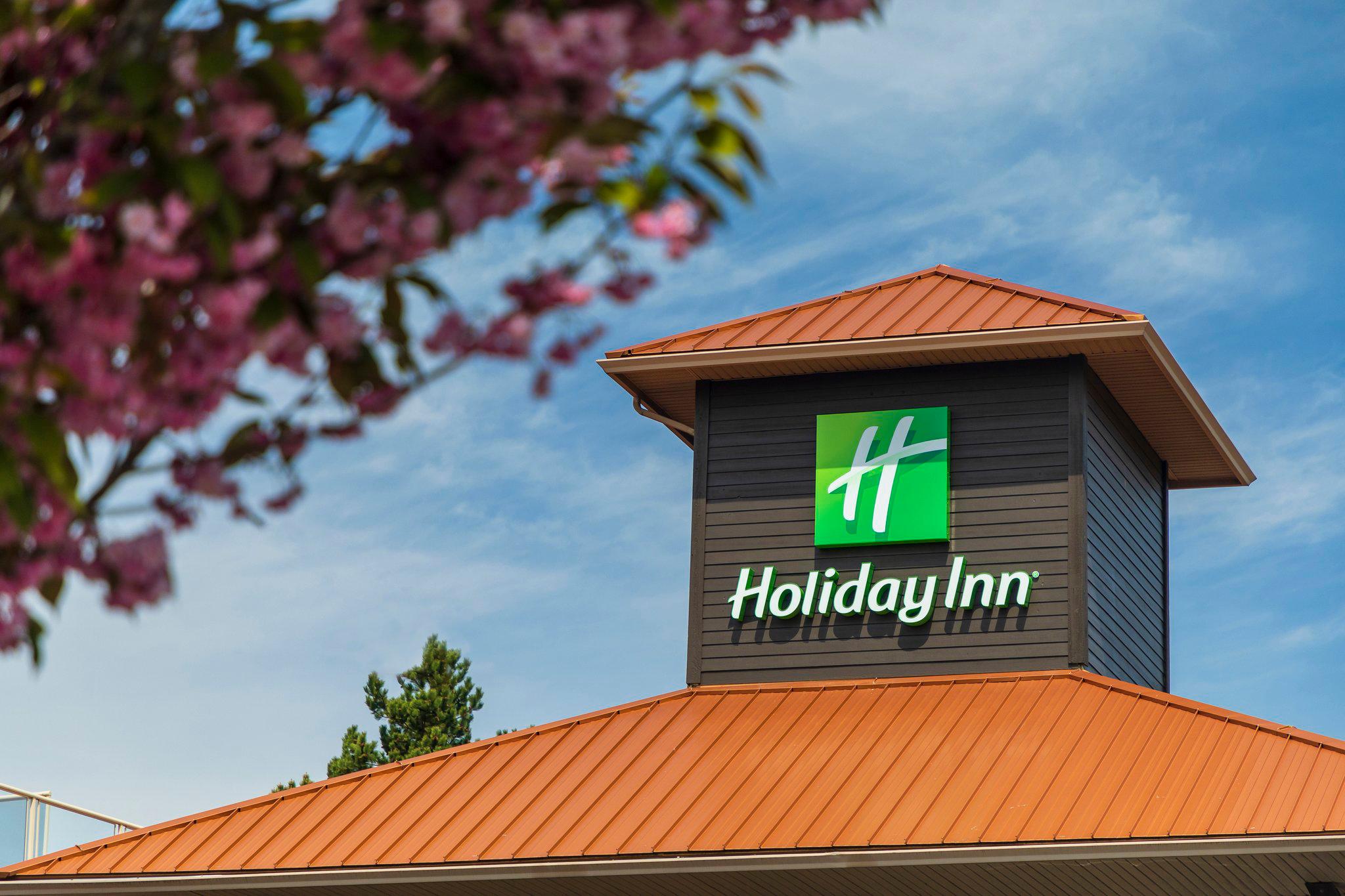 Images Holiday Inn Victoria – Elk Lake, an IHG Hotel