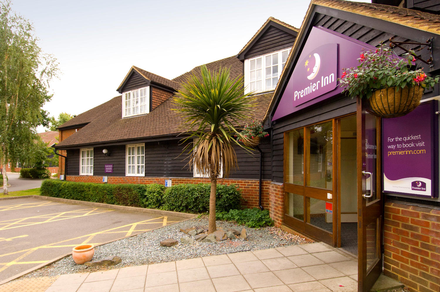 Premier Inn Woking West (A324) hotel exterior Premier Inn Woking West (A324) hotel Woking 03333 219187