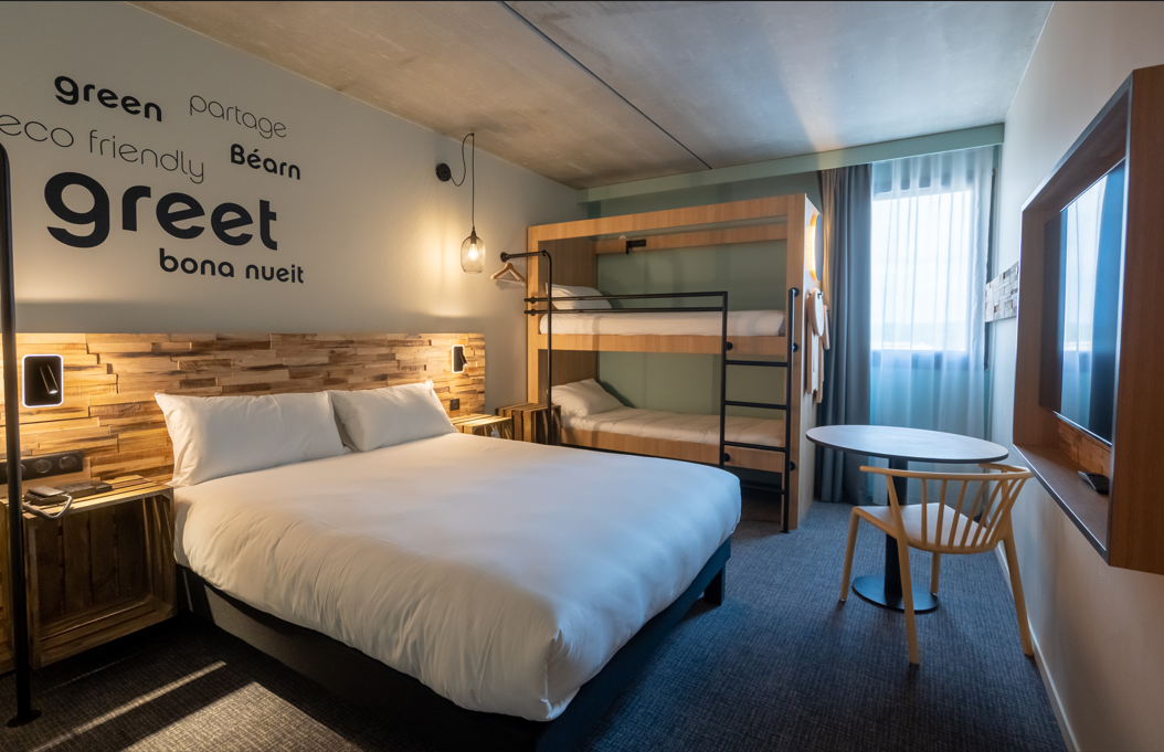 Images greet hotel Orthez Bearn