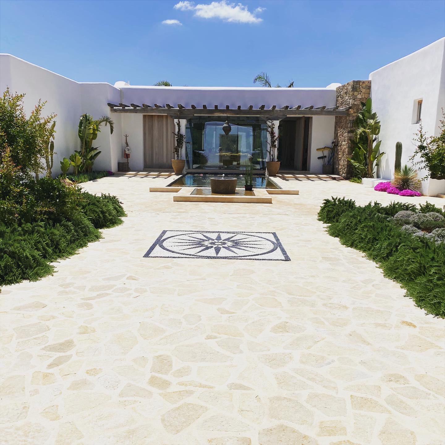 Images ARIANGARDENS. Jardineria y paisajismo profesional en Ibiza