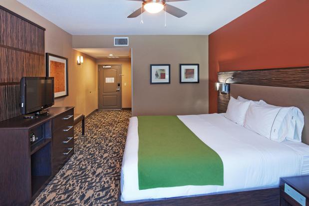 Images Holiday Inn Express & Suites North Dallas at Preston, an IHG Hotel