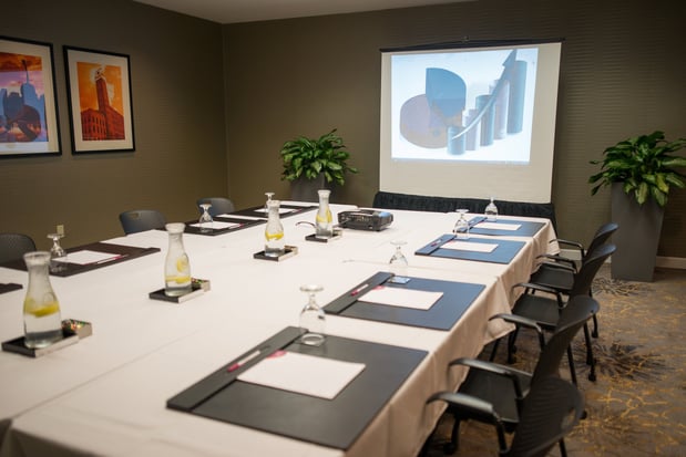 Images Crowne Plaza Suites Msp Airport - Mall of America by IHG