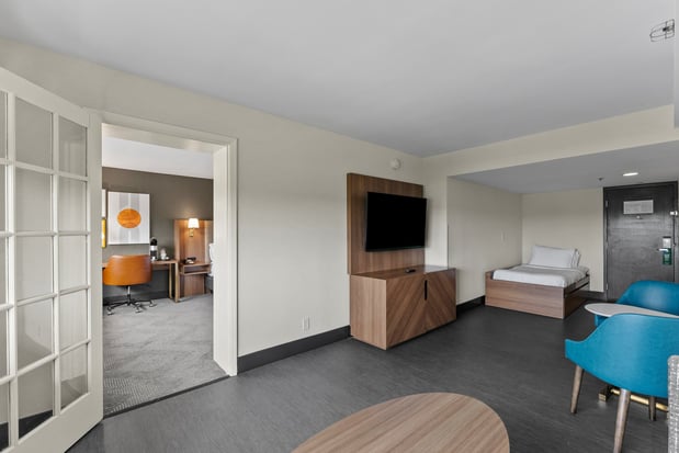 Images Holiday Inn Niagara Falls State Park Entry by IHG