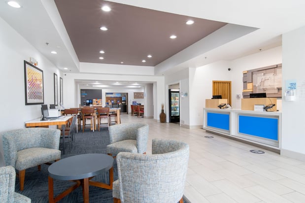 Images Holiday Inn Express & Suites Bedford by IHG