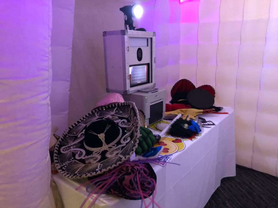 Allyance Entertainment - photo booth props