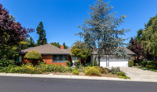 Images Amber Hom Realm Real Estate