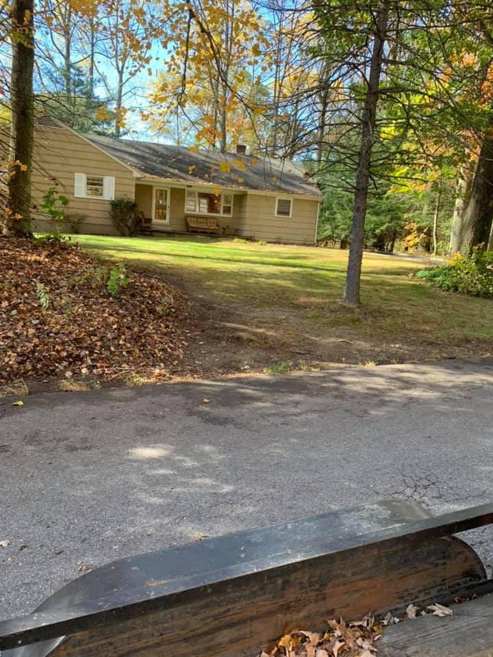 Manuel T Landscaping &amp; Construction Logo