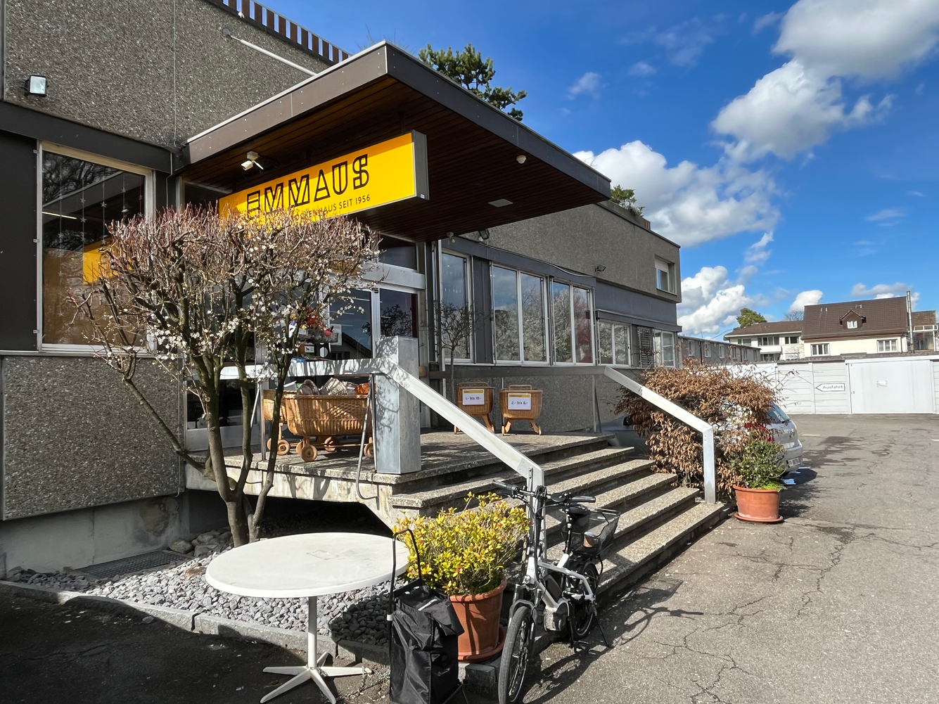 Bilder EMMAUS Zürich - Brockenhaus / Secondhand Warenhaus