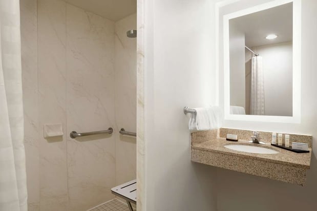 Images Embassy Suites by Hilton Denver International Airport