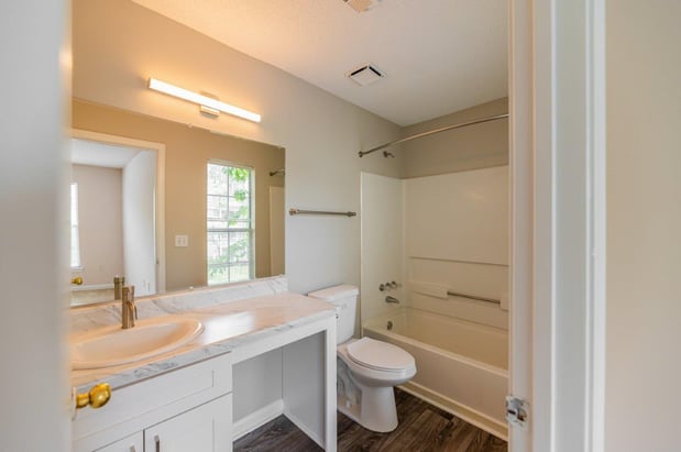 Images Keswick Village Apartments & Townhomes