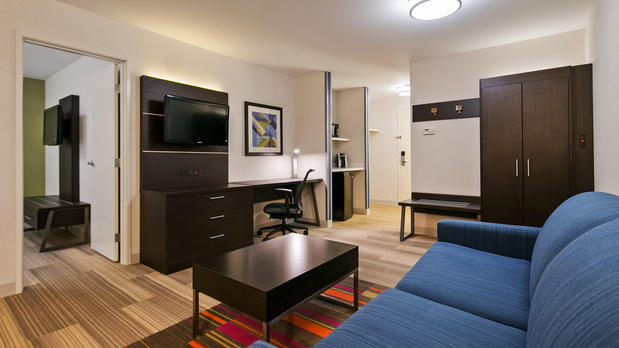 Images Holiday Inn Express & Suites Everett by IHG