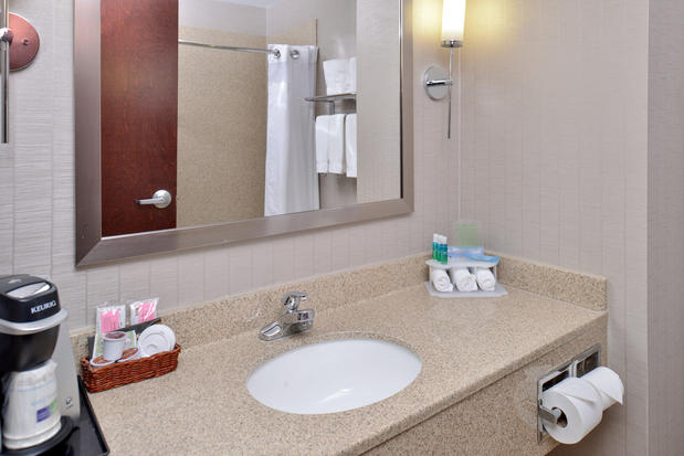 Images Holiday Inn Express & Suites Lafayette by IHG