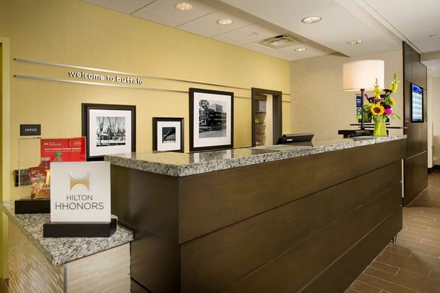 Images Hampton Inn & Suites Buffalo Airport