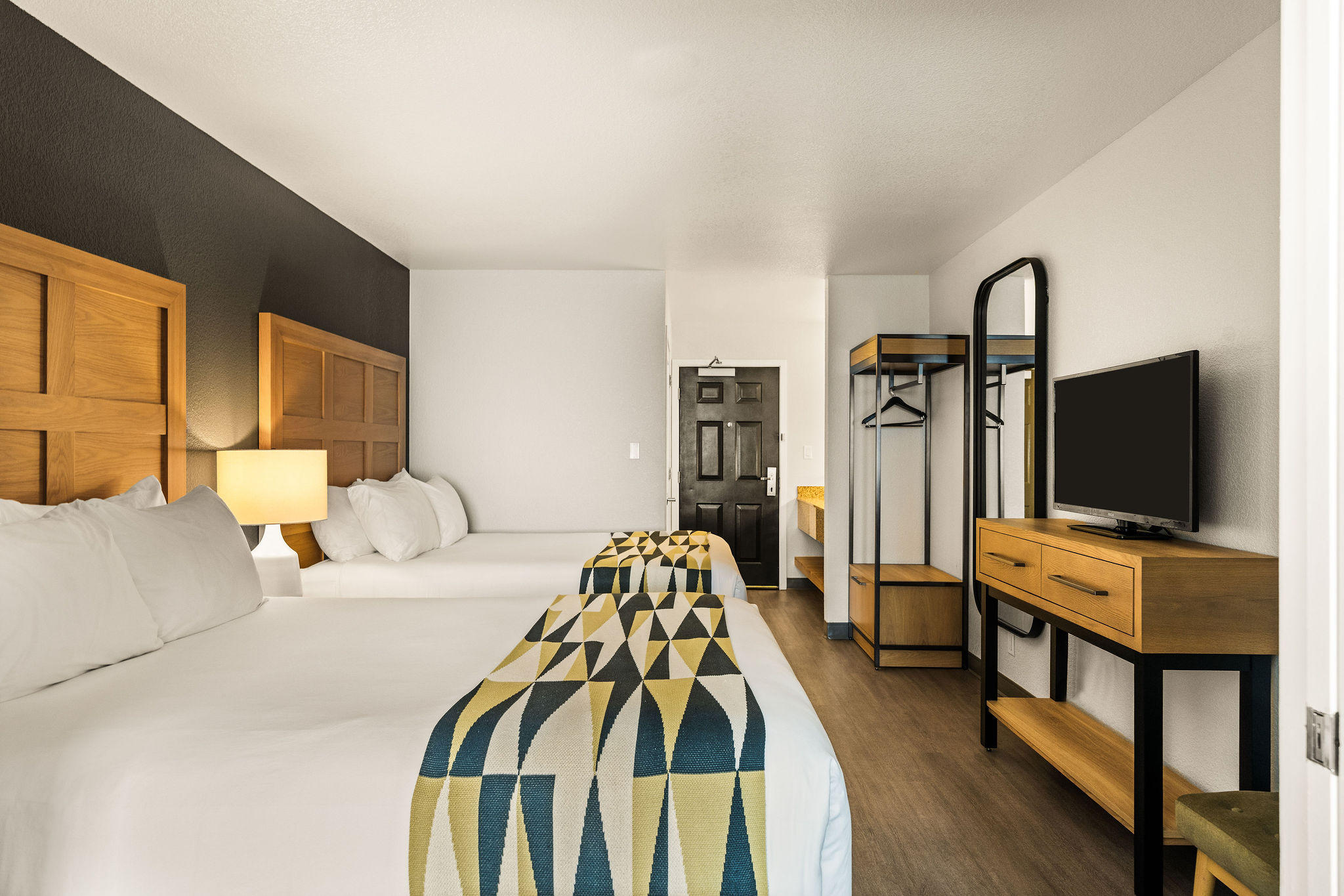Oxford Suites Redding Guestrooms