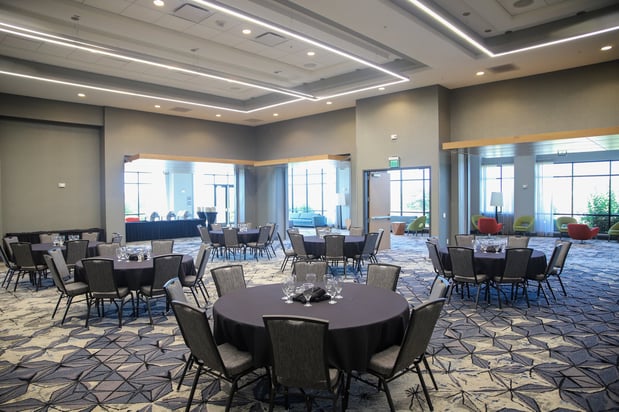 Images Holiday Inn & Suites Cedar Falls-Waterloo Event Ctr by IHG