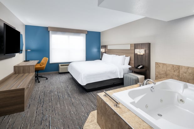Images Holiday Inn Express & Suites Green Bay East by IHG
